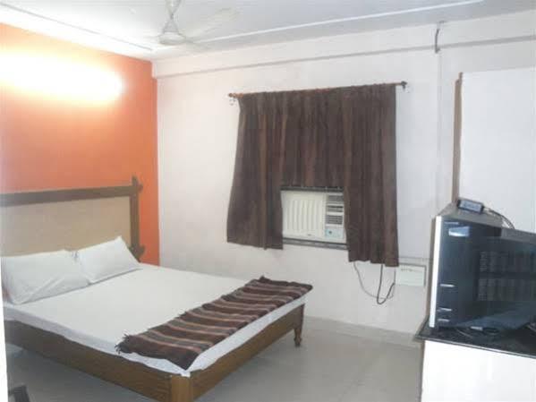 Oyo Hotel Lakshmi Paradise Визакхапатнам Екстериор снимка