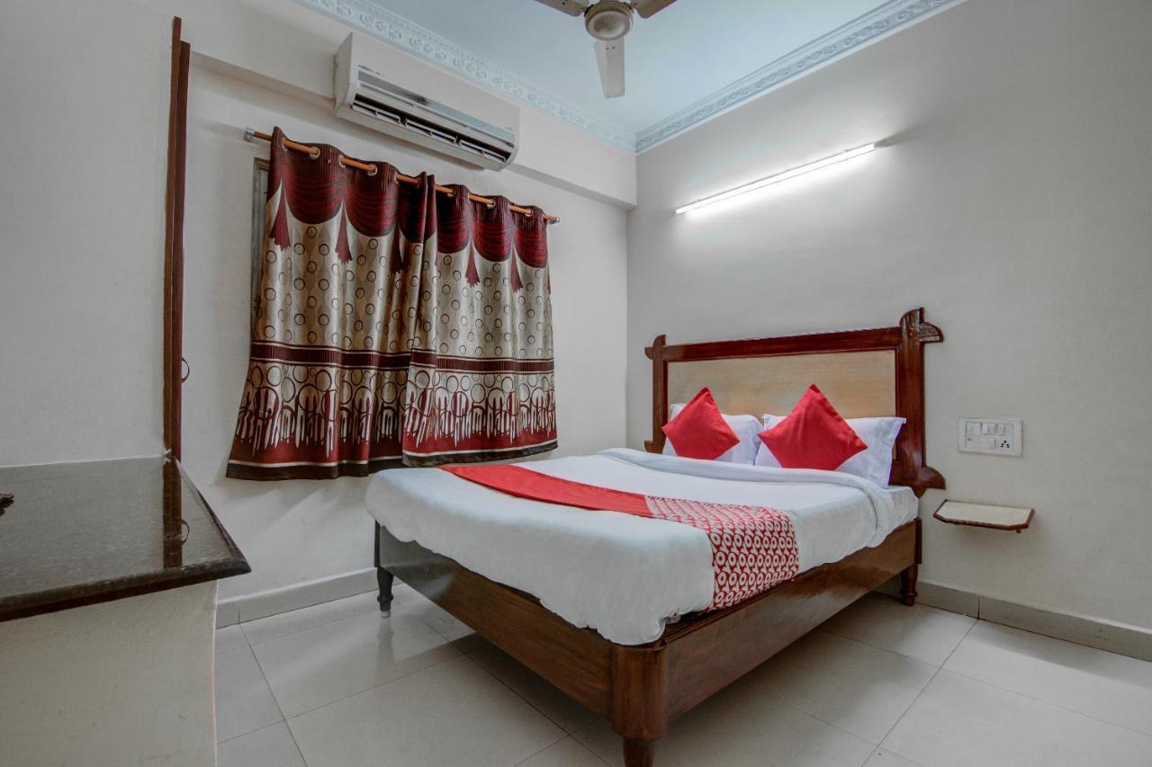 Oyo Hotel Lakshmi Paradise Визакхапатнам Екстериор снимка