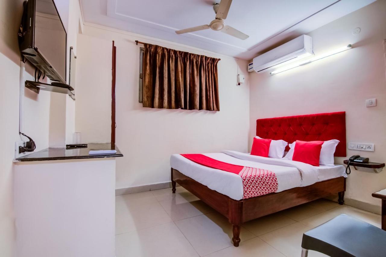 Oyo Hotel Lakshmi Paradise Визакхапатнам Екстериор снимка