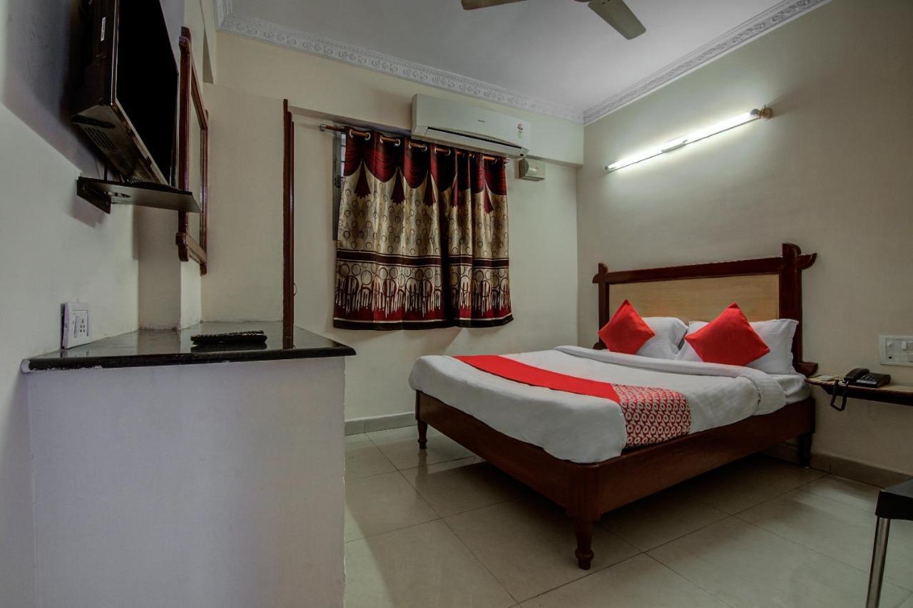 Oyo Hotel Lakshmi Paradise Визакхапатнам Екстериор снимка
